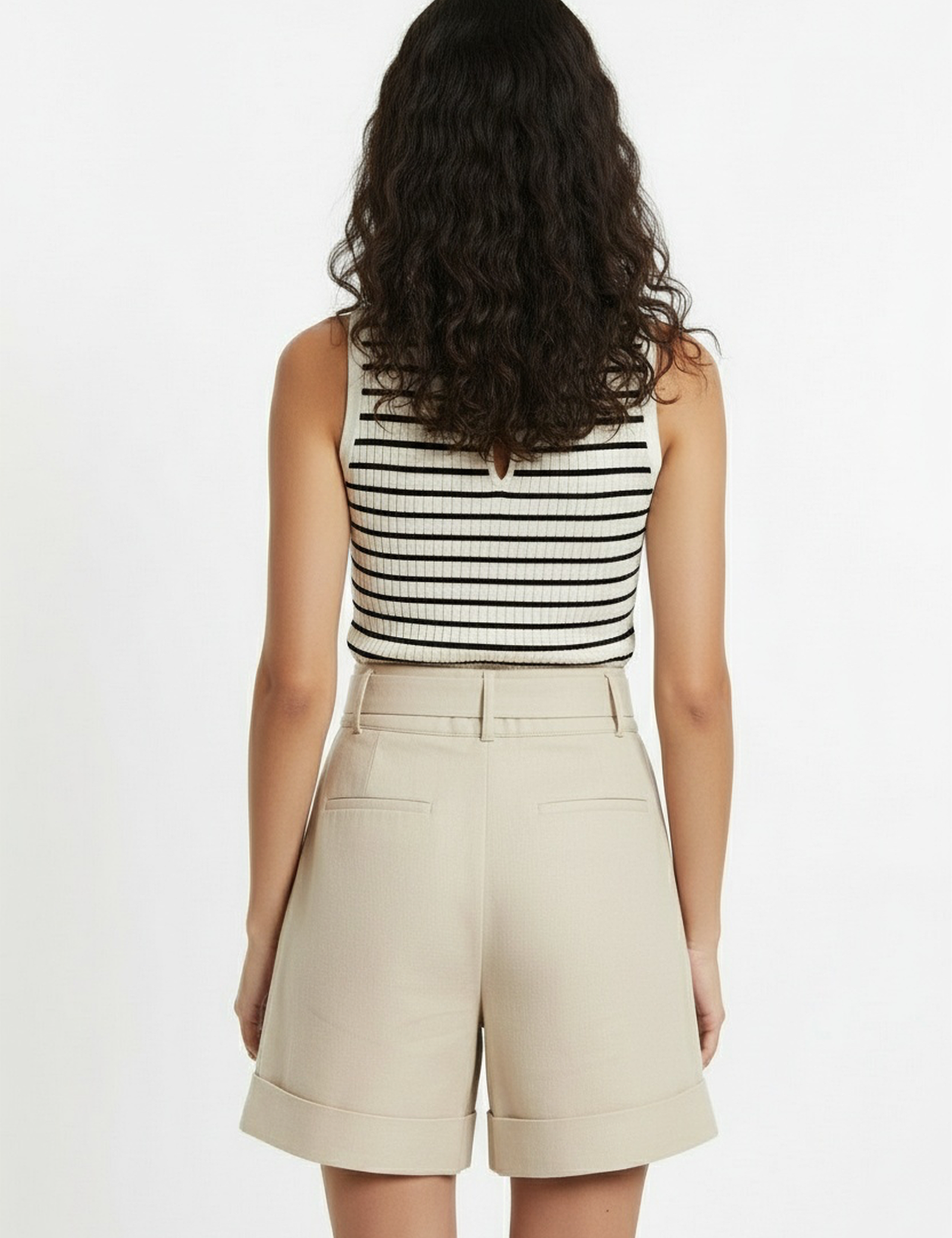 Belted short in beige