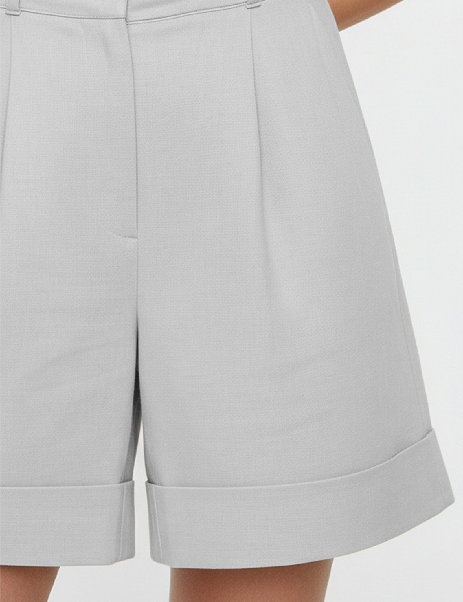 Belted short in gray
